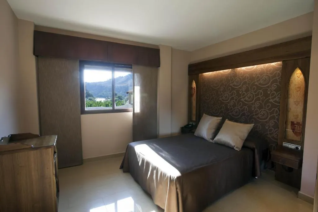 Hotel La Brasa Velez de Benaudalla 2*,