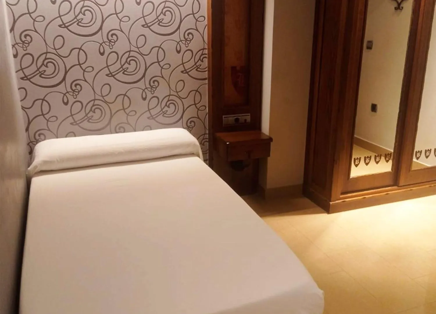 Hotel La Brasa Velez de Benaudalla 2*,  Spain